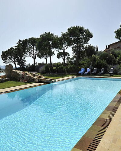 Maremma Retreat: Water, Lucht, Fabriek, Eigendom, Zwembad, Natuur, Azure, Rechthoek, Boom
