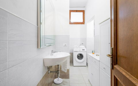 Cascine Apartment In Florence: Flooring, Verdieping, Interieur Ontwerp, Plafond, Loodgieterswerkinrichting, Kamer, Huis, Badkamer, Tegel, Appartement