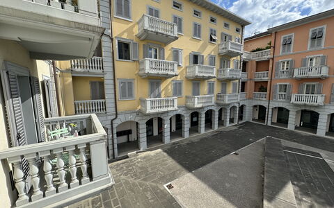 Galleria Degli Artisti: Eigendom, Gebouw, Lucht, Venster, Wolk, Stedelijk Ontwerp, Buurt, Woongebied, Flooring, Condominium