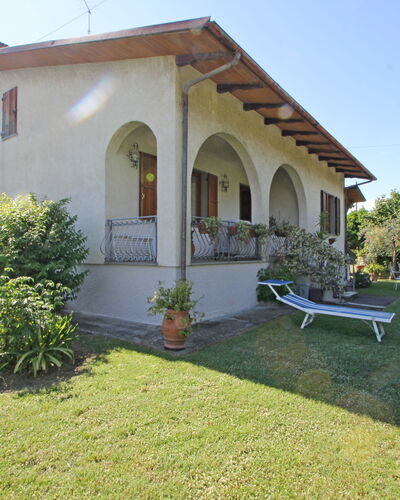 Casa Il Prato: Fabriek, Lucht, Eigendom, Gebouw, Venster, Boom, Land Lot, Deur, Verblijf, Huis