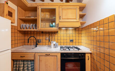 Villa Ida: Cabinetry, Countertop, Gootsteen, Wastafel, Kraan, Eigendom, Gebouw, Meubilair, Keuken, Loodgieterswerkinrichting