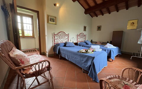 Pinocchio: Meubilair, Tafel, Venster, Gebouw, Interieur Ontwerp, Architectuur, Hout, Decoratie, Verdieping, Onroerend Goed