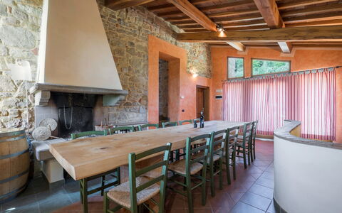 Casolare Torre With Pool And Ac: Meubilair, Hout, Interieur Ontwerp, Tafel, Plafond, Flooring, Keuken En Eettafel, Stoel, Kamer, Eetkamer