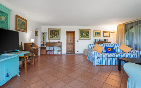 Chianti Hills Apartment, Pool, Ac: Meubilair, Fotolijst, Blauw, Interieur Ontwerp, Hout, Flooring, Verdieping, Gebouw, Woonkamer