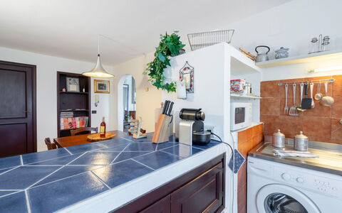 Chianti Hills Apartment, Pool, Ac: Cabinetry, Meubilair, Countertop, Huishoudapparatuur, Fabriek, Keuken, Azure, Fotolijst, Hout, Toestel Van De Keuken