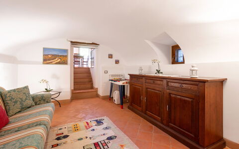 Chiara House In Galenda, Chianti, Pool And Nature: Meubilair, Cabinetry, Comfort, Gebouw, Hout, Bankstel, Flooring, Lade, Verdieping, Huis