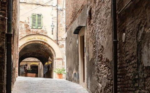 Bocelli: Venster, Weg Oppervlak, Flooring, Steeg, Weg, Stad, Facade, Gebouw, Cobblestone