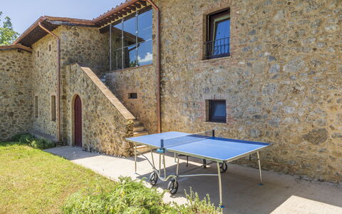 Le Casaline Di Sopra, Massa Marittima: Fabriek, Venster, Eigendom, Gebouw, Meubilair, Tafel, Azure, Lucht, Schaduw, Boom