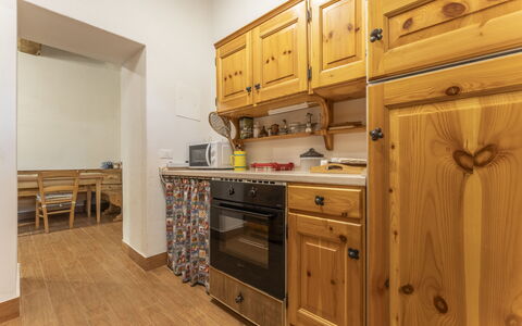 Le Casaline Di Sopra, Massa Marittima: Countertop, Cabinetry, Meubilair, Lade, Keuken, Hout, Gebouw, Stoel, Interieur Ontwerp, Beits