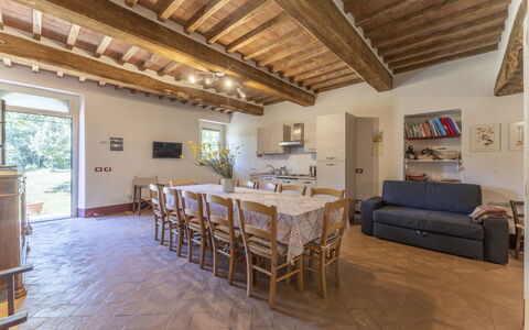 Le Casaline Di Sopra, Massa Marittima: Tafel, Meubilair, Eigendom, Bankstel, Kamerplant, Hout, Venster, Interieur Ontwerp, Flooring, Verdieping