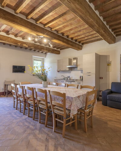 Le Casaline Di Sopra, Massa Marittima: Tafel, Meubilair, Eigendom, Bankstel, Kamerplant, Hout, Venster, Interieur Ontwerp, Flooring, Verdieping