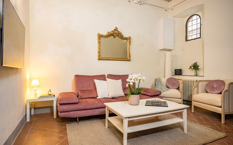 Rose's Palace: Meubilair, Tafel, Fabriek, Gebouw, Comfort, Hout, Bankstel, Interieur Ontwerp, Fotolijst, Verlichting