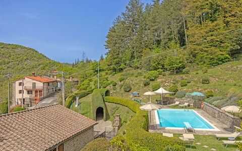 La Montana: Fabriek, Water, Eigendom, Lucht, Gebouw, Zwembad, Boom, Vegetation, Huis, Stedelijk Ontwerp