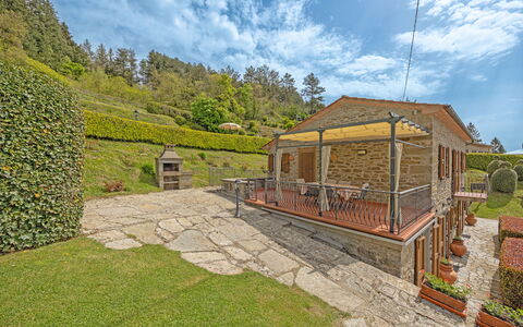 La Montana: Wolk, Fabriek, Lucht, Gebouw, Hout, Land Lot, Boom, Helling, Natuurlijk Landschap, Huis