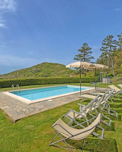 La Montanina: Lucht, Water, Fabriek, Wolk, Natuurlijk Landschap, Zwembad, Boom, Buitenmeubels, Land Lot, Schaduw