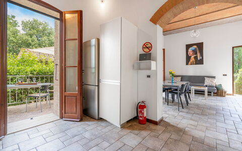 Torri 15 Holiday Home: Fabriek, Eigendom, Gebouw, Kamerplant, Hout, Deur, Interieur Ontwerp, Fotolijst, Verdieping