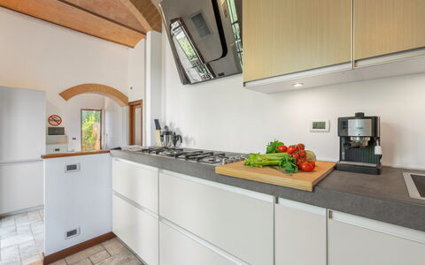 Torri 15 Holiday Home: Countertop, Cabinetry, Voedsel, Gebouw, Fornuis, Keuken, Toestel Van De Keuken, Hout, Wastafel, Interieur Ontwerp