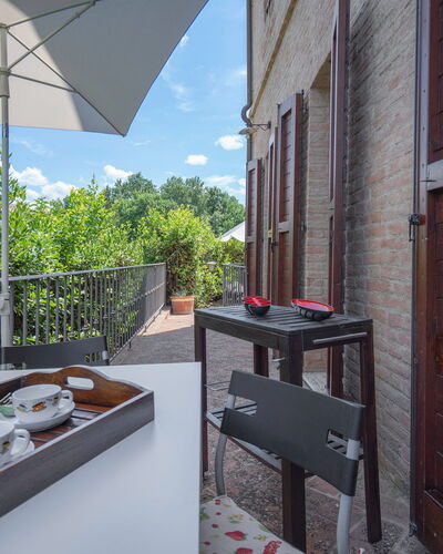 Torri 15 Holiday Home: Lucht, Gebouw, Eigendom, Tafel, Meubilair, Wolk, Tableware, Venster, Architectuur, Bloempot