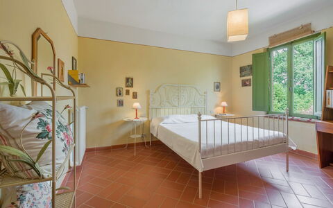 Il Palazzetto Francigena, Monteriggioni: Meubilair, Venster, Comfort, Bed Frame, Textiel, Gebouw, Hout, Interieur Ontwerp, Bed