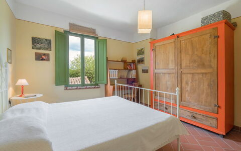 Il Palazzetto Francigena, Monteriggioni: Meubilair, Hout, Comfort, Gebouw, Flooring, Verdieping, Bed, Venster, Schaduw