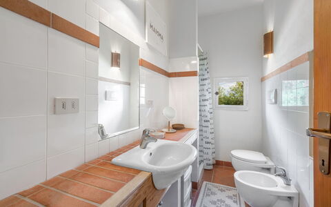 Il Palazzetto Francigena, Monteriggioni: Flooring, Loodgieterswerkinrichting, Interieur Ontwerp, Badkamer, Verdieping, Wastafel In De Badkamer, Wastafel, Kraan, Loodgieter, Huis