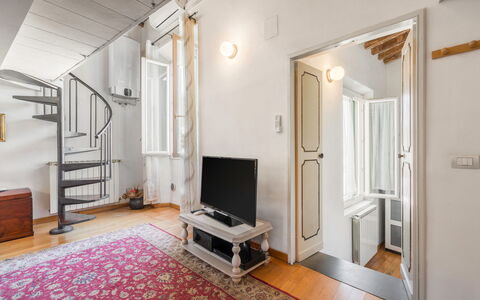 Belle Donne Apartment, Tornabuoni, Florence, Wifi: Gebouw, Fotolijst, Comfort, Hout, Bankstel, Interieur Ontwerp, Huis, Hal, Deur, Flooring