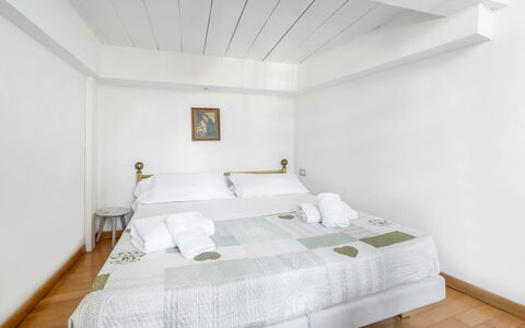 Belle Donne Apartment, Tornabuoni, Florence, Wifi: Gebouw, Meubilair, Eigendom, Comfort, Hoofdkussen, Hout, Bed Frame, Textiel, Bed