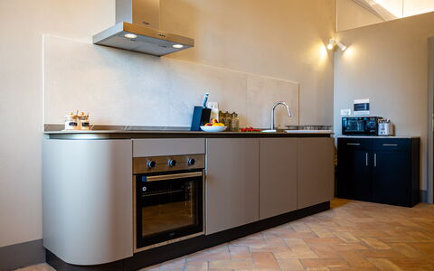 Appartamento Vagnucci: Cabinetry, Countertop, Gebouw, Fornuis, Keuken, Hout, Toestel Van De Keuken, Verlichting, Huishoudapparatuur, Interieur Ontwerp