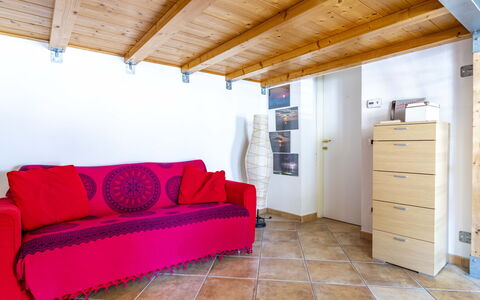 Florentine Careggi Loft: Meubilair, Eigendom, Cabinetry, Hout, Comfort, Interieur Ontwerp, Flooring, Architectuur, Verdieping, Deur