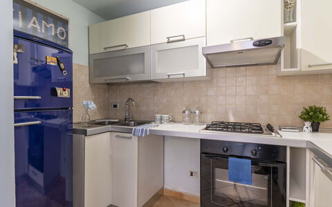 Florentine Careggi Loft: Cabinetry, Countertop, Gootsteen, Kraan, Wastafel, Eigendom, Gebouw, Fornuis, Keuken, Toestel Van De Keuken