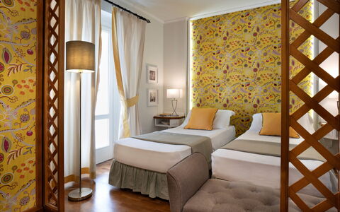 Butterfly With Beach & Breakfast Included: Eigendom, Meubilair, Gebouw, Comfort, Hout, Interieur Ontwerp, Textiel, Decoratie, Verdieping, Flooring