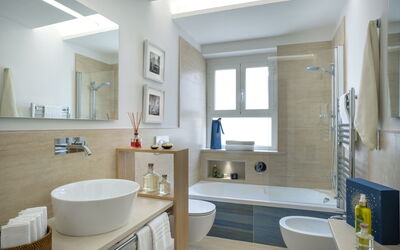 Butterfly With Beach & Breakfast Included