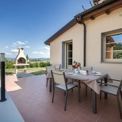 Villacolle 1, Poggio a Caiano, Hot Tub, Wifi, Ac: Tafel, Fabriek, Lucht, Eigendom, Meubilair, Venster, Wolk, Gebouw, Azure, Bloempot