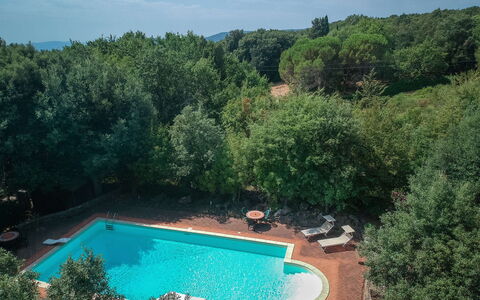 Santa Colomba House, Siena, Nature And Pool: Water, Wolk, Lucht, Zwembad, Natuurlijk Landschap, Boom, Zwemwater, Landschap, Fabriek, Gras