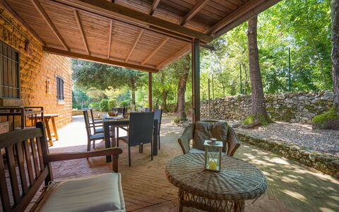 Santa Colomba House, Siena, Nature And Pool: Hout, Meubilair, Verblijf, Schaduw, Veranda, Stoel, Buitenmeubels, Eco Hotel, Beits, Outdoor Structuur