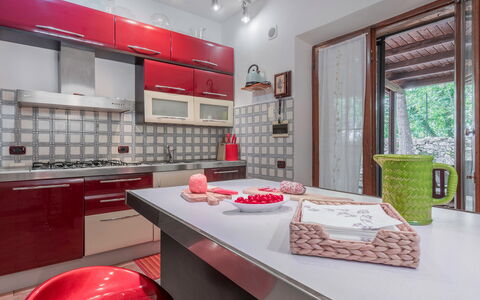 Santa Colomba House, Siena, Nature And Pool: Cabinetry, Eigendom, Countertop, Keuken, Tafel, Interieur Ontwerp, Hout, Verlichting, Flooring, Architectuur