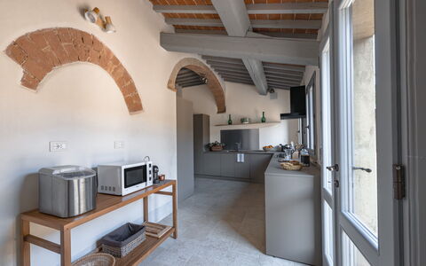 Villa Aiale: Muur, Interieur Ontwerp, Meubilair, Flooring, Keuken, Plafond, Countertop, Toestel Van De Keuken, Verdieping, Huis