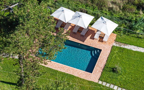 Villa Chicco: Gebouw, Water, Land Lot, Stedelijk Ontwerp, Architectuur, Vegetation, Gras, Vrije Tijd, Landschap, Woongebied