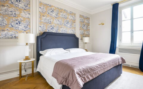 Albizi Penthouse Luxury Apartment In Florence By P: Meubilair, Eigendom, Venster, Blauw, Azure, Gebouw, Hout, Textiel, Comfort