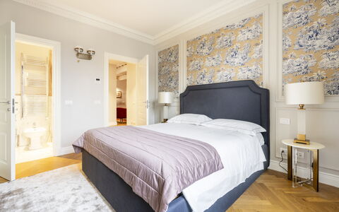 Albizi Penthouse Luxury Apartment In Florence By P: Meubilair, Azure, Hout, Textiel, Cabinetry, Interieur Ontwerp, Gebouw, Comfort, Architectuur, Verdieping