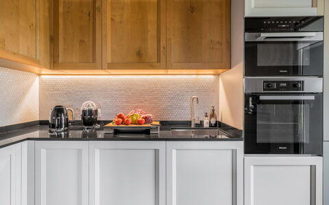 Ciliegino Spereto Apartment, Pool And Relax , Mont: Cabinetry, Countertop, Fornuis, Toestel Van De Keuken, Keuken, Tableware, Fornuis, Interieur Ontwerp, Hout, Huishoudapparatuur