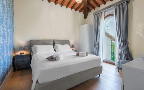 Ciliegino Spereto Apartment, Pool And Relax , Mont: Interieur Ontwerp, Slaapkamer, Huis, Meubilair, Bed, Linens, Kamer, Bedding, Appartement, Bed Frame