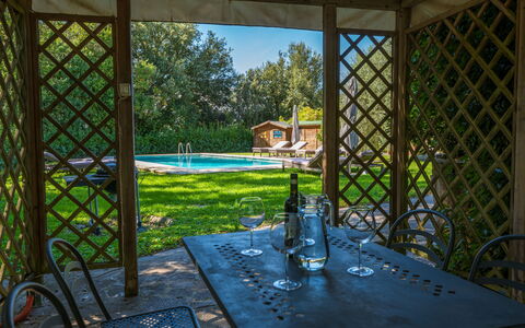 Villa Pietrafitta: Fabriek, Tafel, Meubilair, Gebouw, Tableware, Azure, Stoel, Architectuur, Interieur Ontwerp, Boom