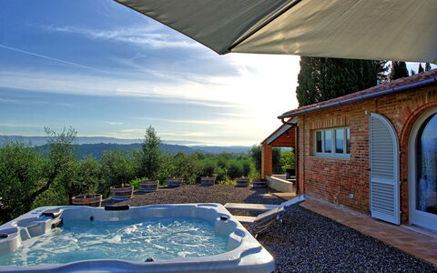 Casa Andrea: Water, Lucht, Wolk, Fabriek, Venster, Gebouw, Zwembad, Azure, Schaduw, Architectuur