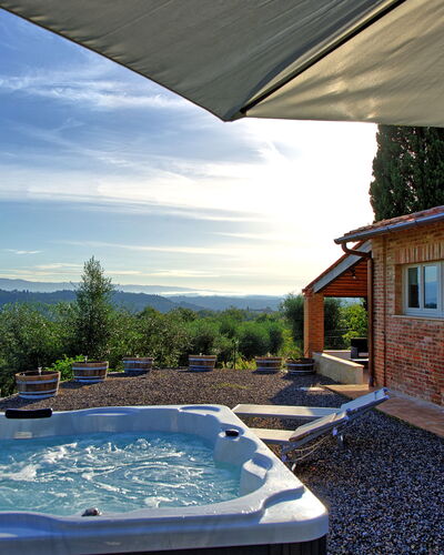 Casa Andrea: Water, Lucht, Wolk, Fabriek, Venster, Gebouw, Zwembad, Azure, Schaduw, Architectuur