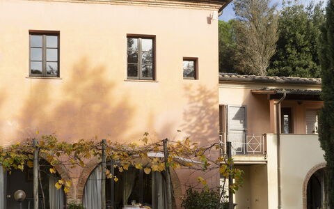 Borgo Dolciano: Gebouw, Fabriek, Lucht, Wolk, Venster, Boom, Huis, Verblijf, Facade, Arecales