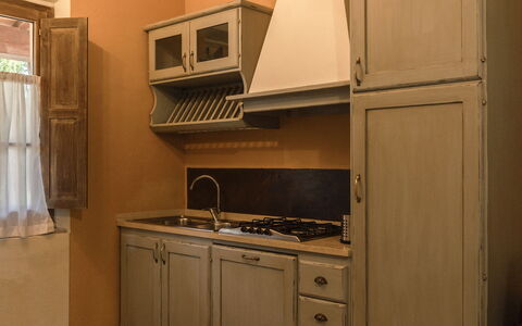 Borgo Dolciano: Cabinetry, Countertop, Meubilair, Gebouw, Lade, Keuken, Hout, Fornuis, Interieur Ontwerp, Flooring