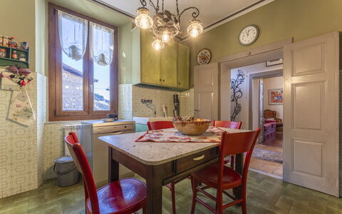 Orazio Liberty House,Lunigiana, Nature: Tafel, Meubilair, Eigendom, Fotolijst, Hout, Stoel, Deur, Interieur Ontwerp, Decoratie, Verdieping