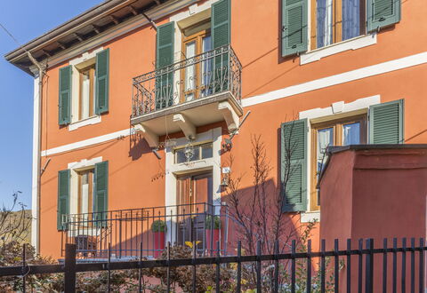 Orazio Liberty House,Lunigiana, Nature: Venster, Gebouw, Eigendom, Fabriek, Hek, Lucht, Hout, Buurt, Muur