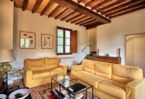 Casa Minuccia: Bankstel, Eigendom, Meubilair, Tafel, Fotolijst, Gebouw, Interieur Ontwerp, Venster, Verlichting, Hout